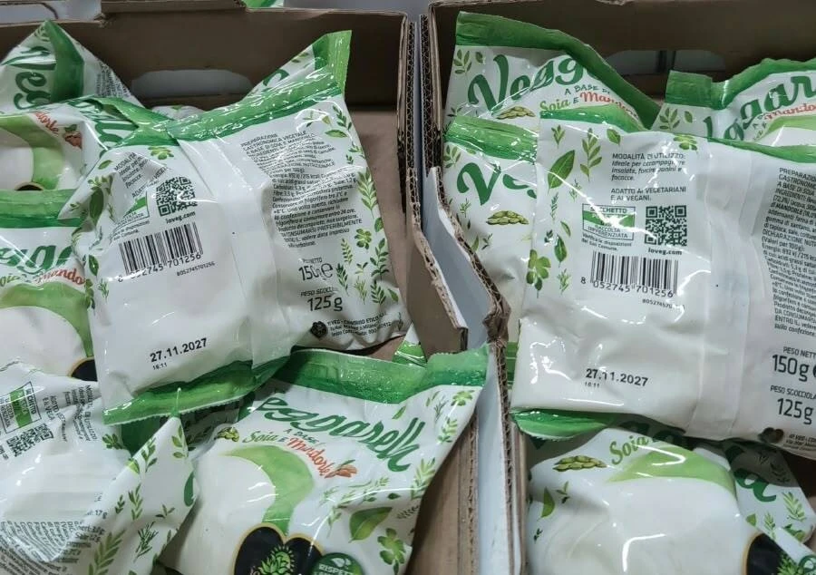 Foto VEGGARELLA - Preparazione gastronomica vegetale a base di soia e mandorle io VEG richiamato