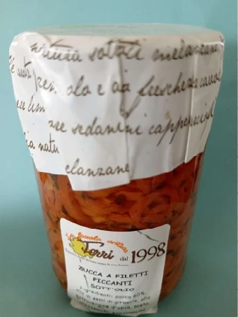 Zucca a filetti piccanti sott'olio